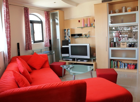 Wohnzimmer der Ferienwohnung mit Meerblick